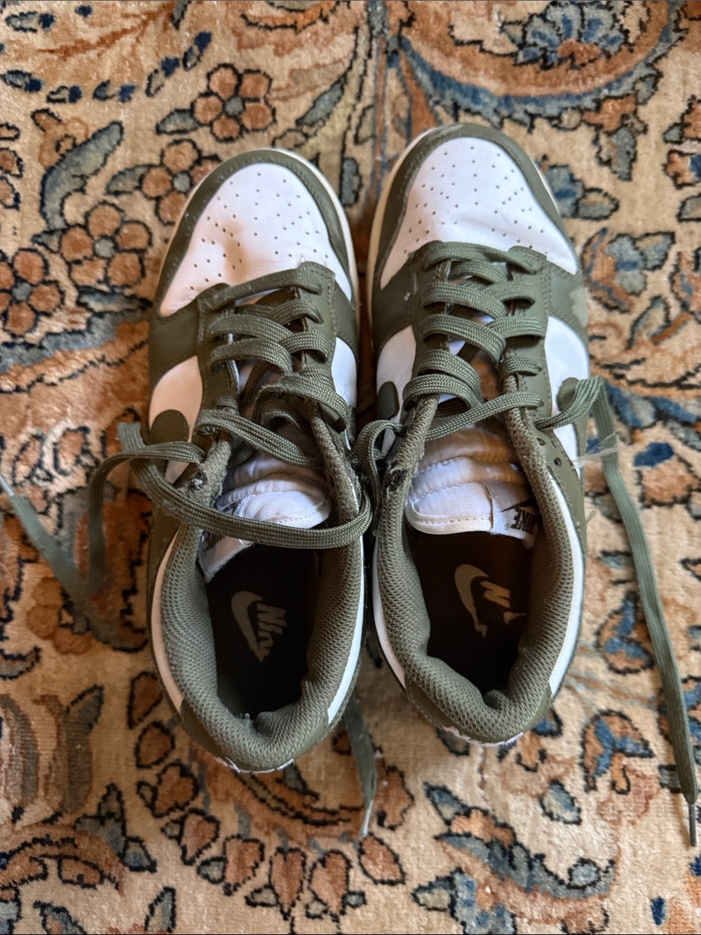 Nike Kids Olive and White Low-Top Sneakers us 9